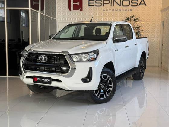 TOYOTA HILUX 2.8 D-4D TURBO DIESEL CD SRV 4X4 AUTOMÁTICO TOYOTA HILUX 2.8 D-4D TURBO DIESEL CD SRV 4X4 AUTOMÁTICO